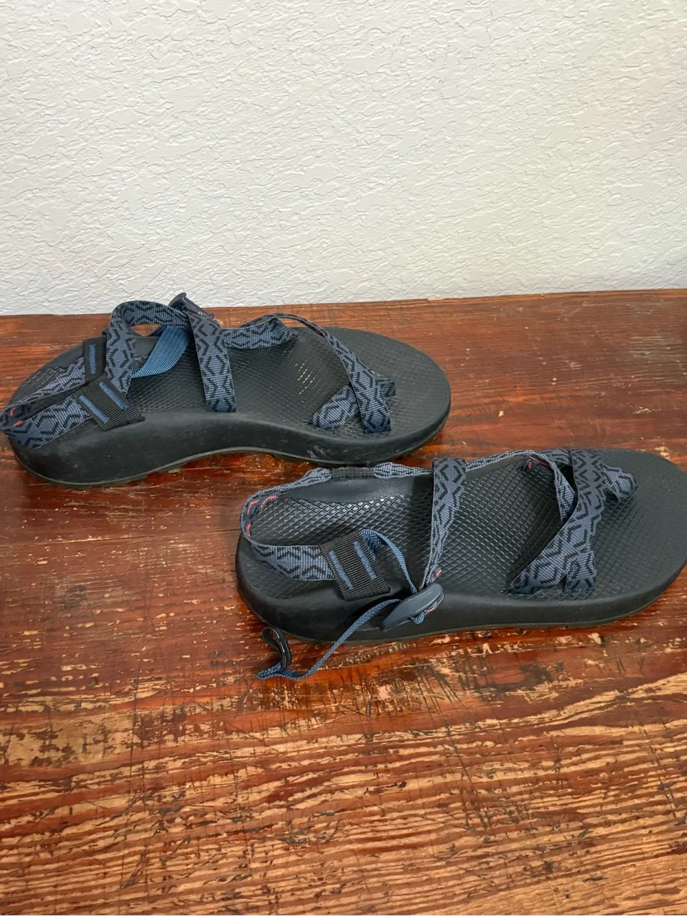 Chaco Men's Navy Blue & Black Sport Sandals size 11, Great condition